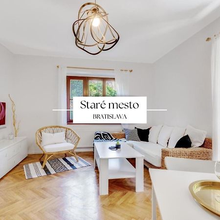 Stylish Historical Apartment + Backyard Братислава Экстерьер фото