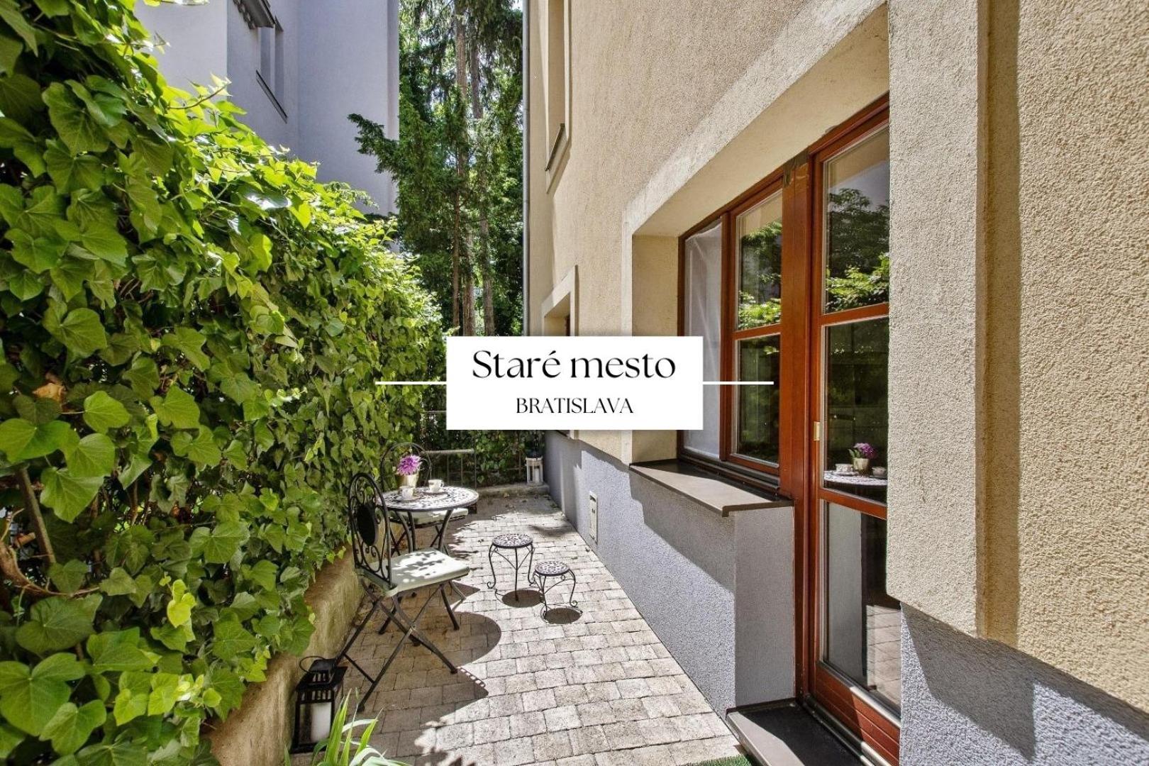 Stylish Historical Apartment + Backyard Братислава Экстерьер фото