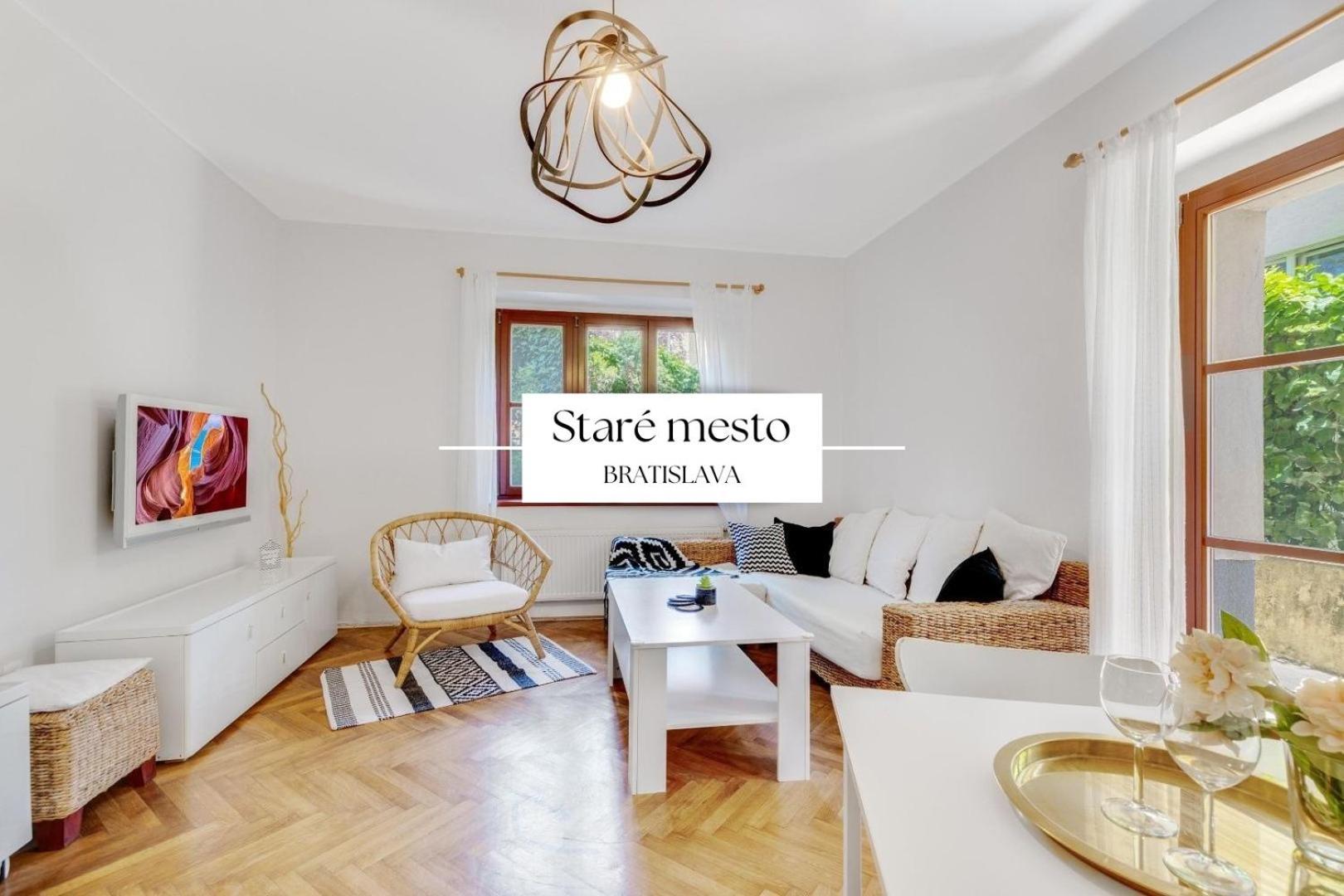 Stylish Historical Apartment + Backyard Братислава Экстерьер фото